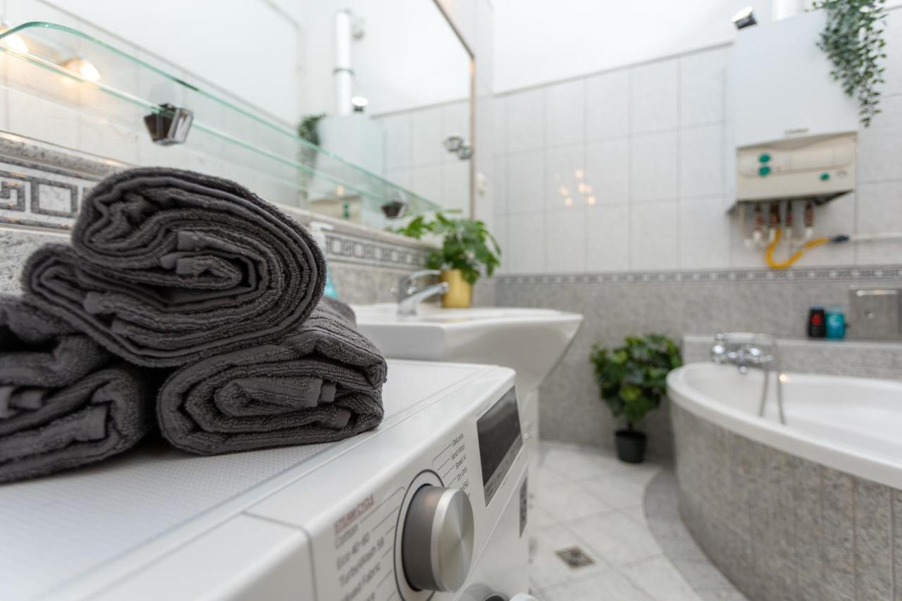 Emerald Suite With Free Parking Budapeste Exterior foto