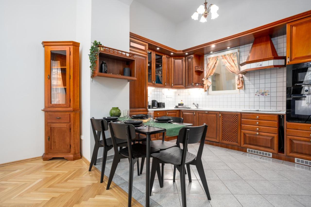 Emerald Suite With Free Parking Budapeste Exterior foto