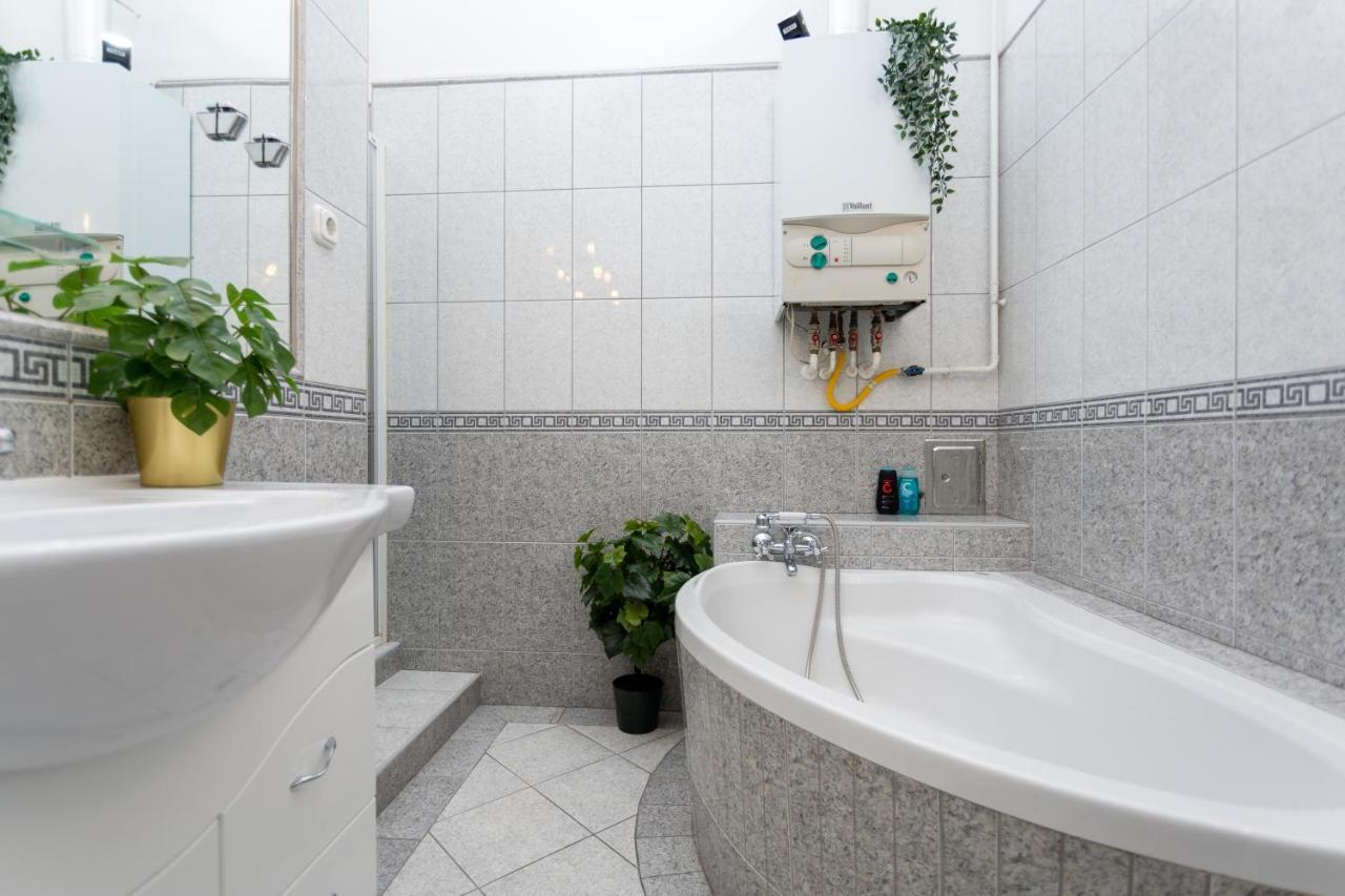 Emerald Suite With Free Parking Budapeste Exterior foto