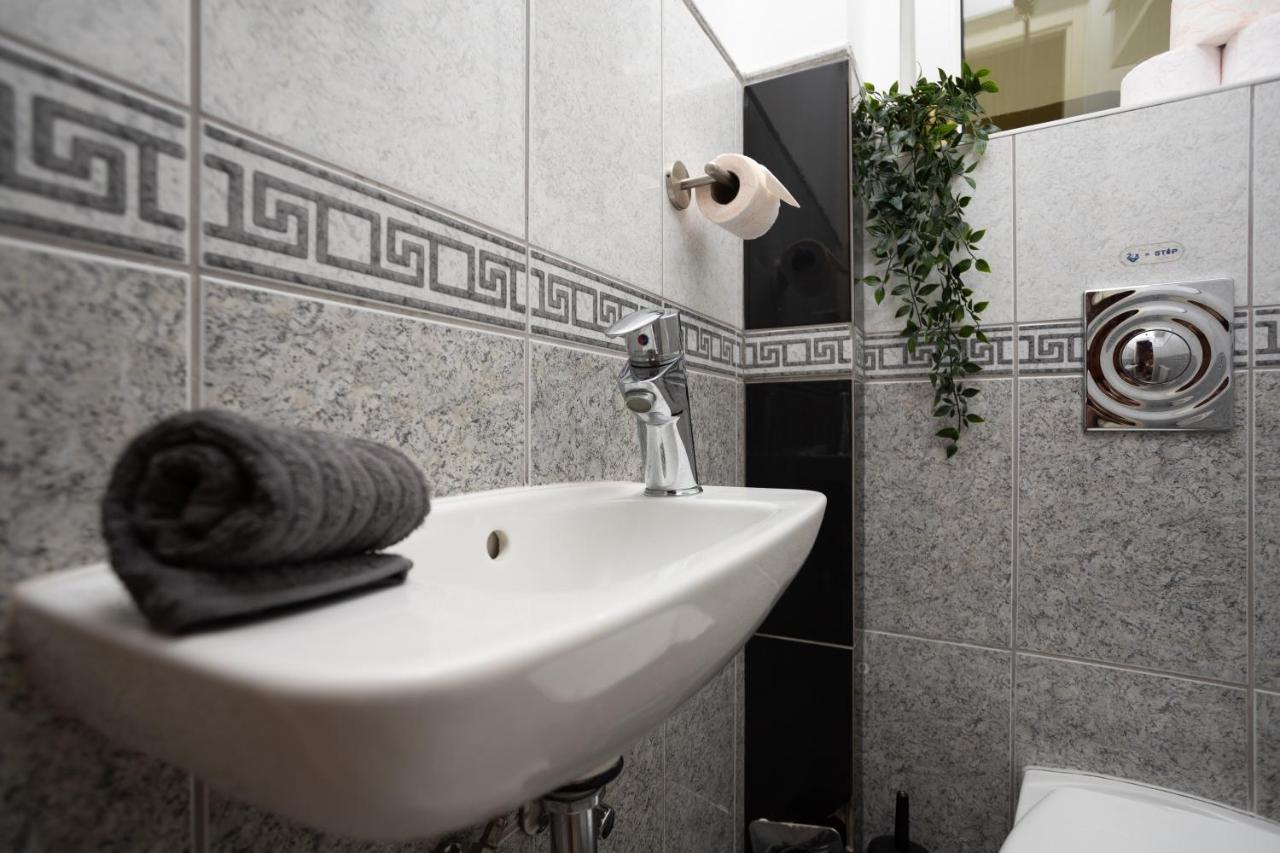 Emerald Suite With Free Parking Budapeste Exterior foto