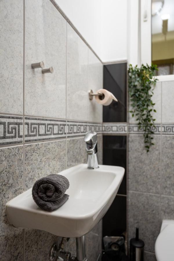 Emerald Suite With Free Parking Budapeste Exterior foto