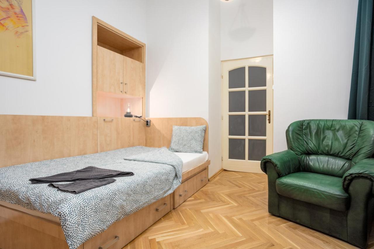 Emerald Suite With Free Parking Budapeste Exterior foto